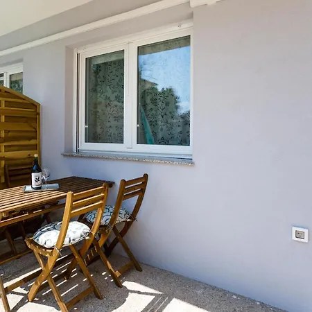 Apartment 1 Bedroom In Krk